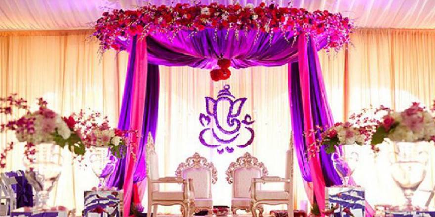 A Purple Wedding Theme For The Chic Bride And Groom
