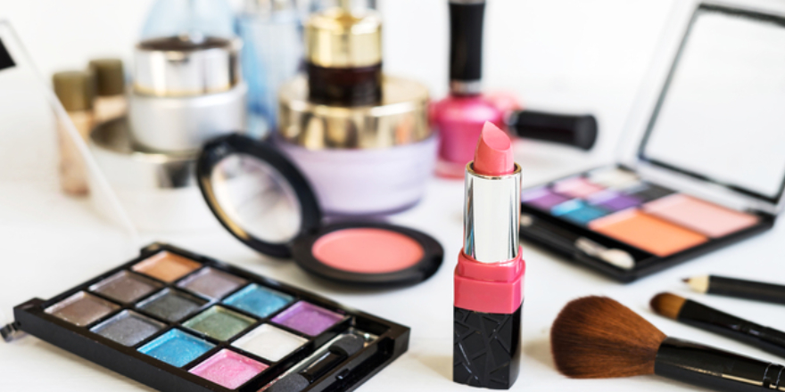 Top cosmetic products to include in the bridal makeup